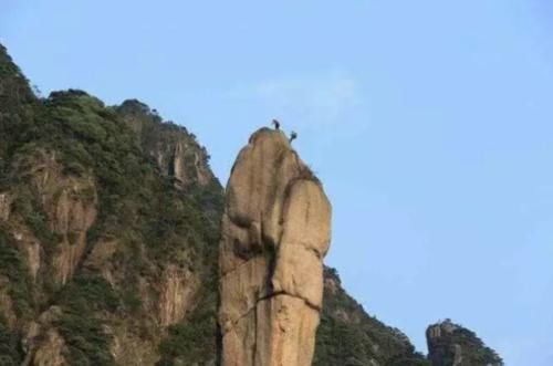 世界遗产,三清山巨蟒峰被破坏,这3名游客会被判几年!