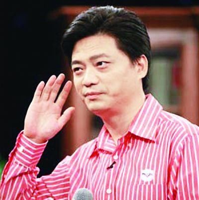 沉默两月的冯小刚终于发声了，但网友表示：先说说偷税漏税吧