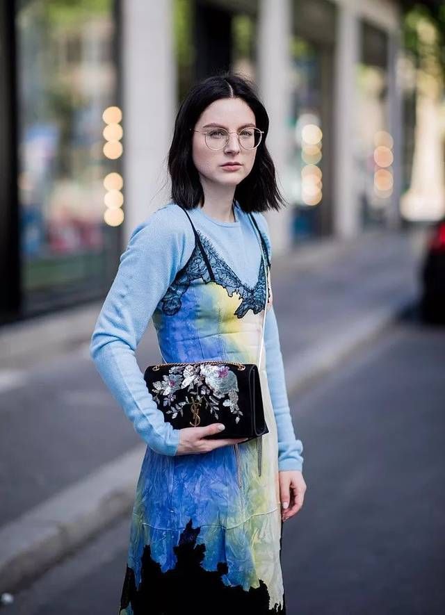 平胸女孩穿衣服简直太美了!那大胸姑娘到底该怎么办?