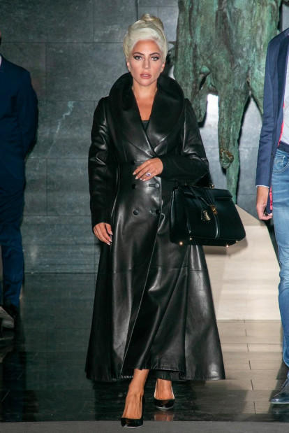 LadyGaga三转淑女风全球首拎CELINE旷世新包，王菲爱牌不再性冷