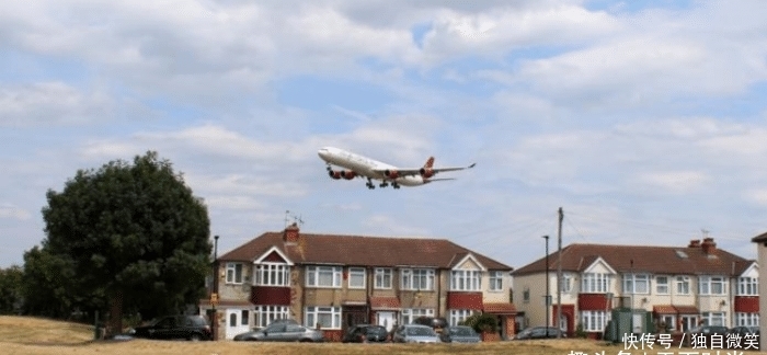 小区每天飞过1千架飞机，最低距房顶仅10米，居民怎么睡觉！