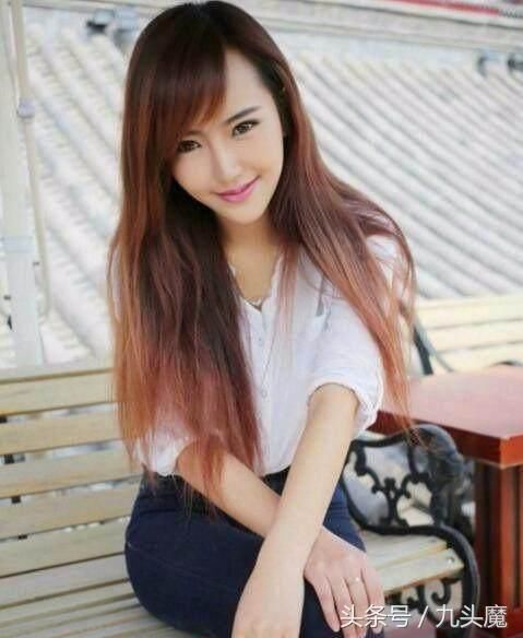 清凉一夏：街拍美女毫无虚言，个个腿长人美有看点