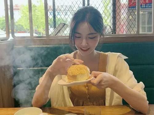  「许佳琪」青你2学员杠上导师许佳琪快本开口这一刻，蔡徐坤表情意味深长
