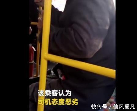 公交司机嫌农民脏撵农民工下车，网友：这司机做得没错啊！