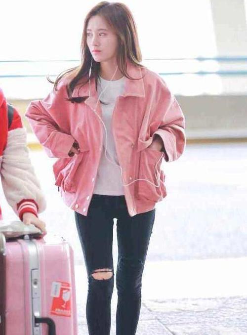 放大看鞠婧祎,这么紧的裤子硬是穿了进去,网友:真是厉害了