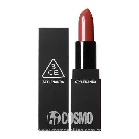 彩妆迷 | 衣橱中必有小黑裙，那么唇膏中的“小黑裙”是哪个色号?