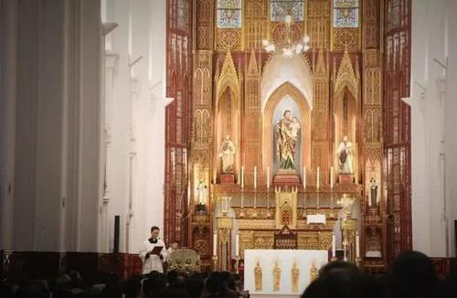 被称为亚洲最“破旧”的首都，却是独具魅力的浪漫之城