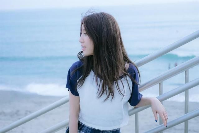 “萌坏少女”王子祯新写真曝光，动作随性洋溢青春活力