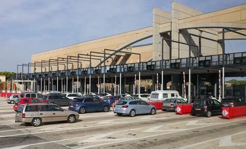  高速@中国高速公路总里程13万公里，一天收费多少钱？答案你不会