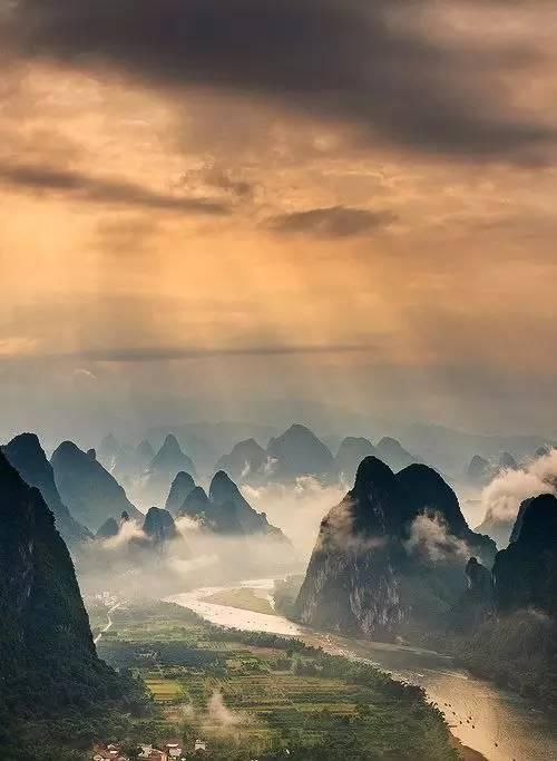 江南的绮丽 塞北的广漠 看遍祖国大好河山 中国那么