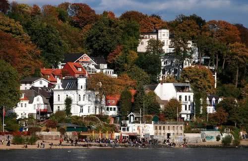  「更换」发达国家，有的基础设施已经落后了，为什么还不更换呢