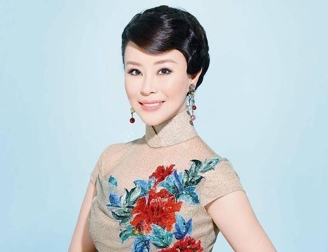  #春晚#她曾经登上春晚9次，当初嫁给大自己37岁的丈夫，离婚后一直单身