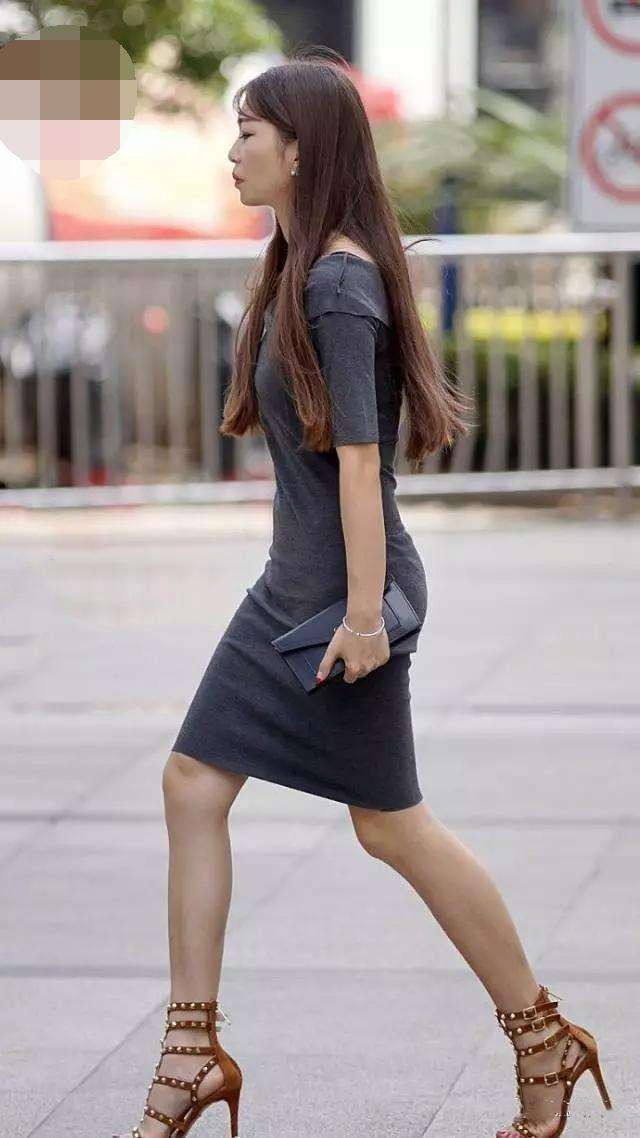 街拍：穿包臀裙的魅力女人，紧身设计勾勒丰腴身材