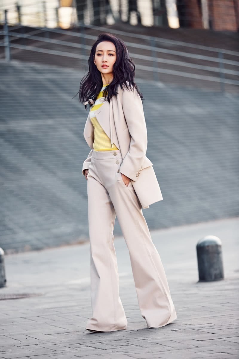 街拍：大长腿修长细直靓丽时尚的小姐姐，天生丽质楚楚动人！