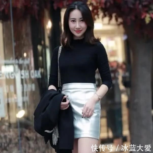  [时尚]街拍：明眸善睐的美女，豹纹连衣裙外搭外套，时尚又大气
