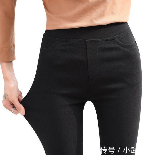 还在穿防走光打底裤就过时了 现在流行可外穿的打底裤了