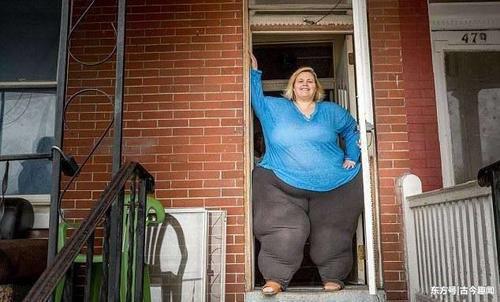 43岁大妈体重490斤，臀围241cm，成为美国臀部最大的人