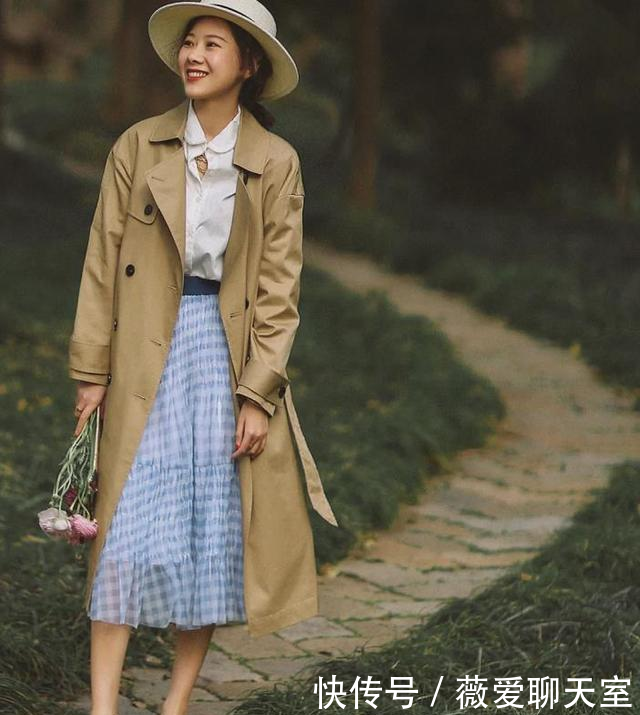『女人』女人到了中年,少穿衬衫配阔腿裤吧,看明星、潮人这样穿,很时髦