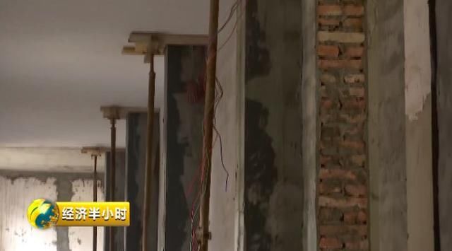 回应记者采访态度不积极、不端正！台儿庄“哑语”干部被停职检查