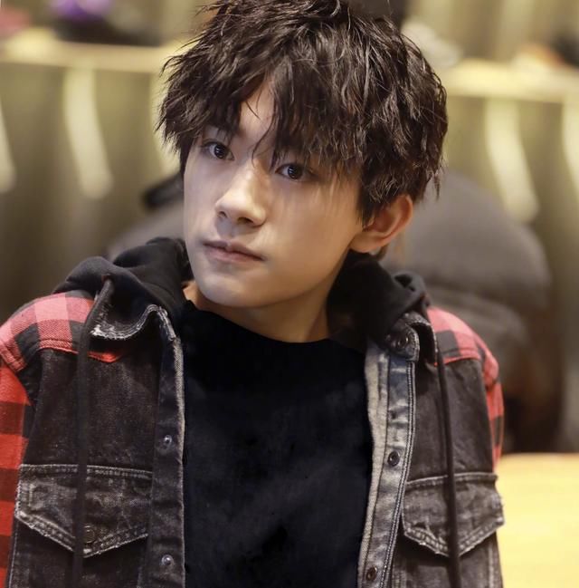 易烊千玺并未拍吻戏!官微:请相信千玺,这下粉丝放心了