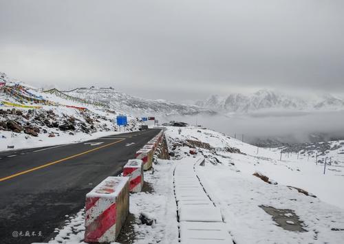 黑白诗画——色季拉山雪中观南迦巴瓦