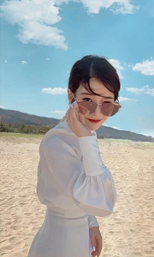  #杂志#欣赏一波IU李知恩风格多变的杂志美图