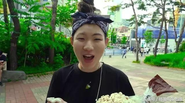 韩国街头要求化妆女生卸妆素颜