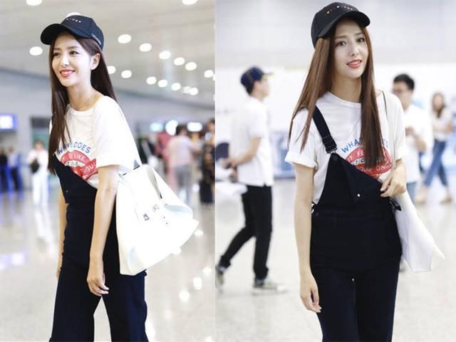 佟丽娅变身长发女神，穿背带裤配鸭舌帽是要去上学？