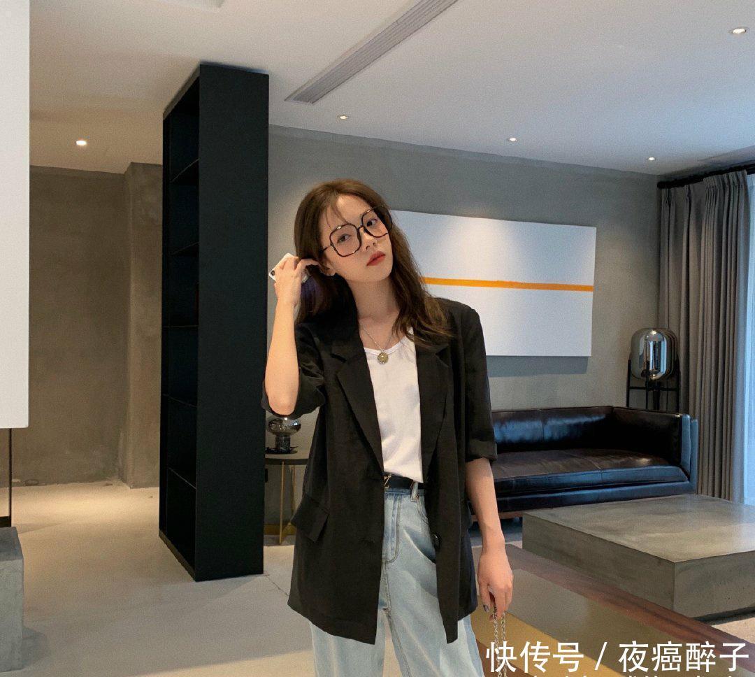  『博主』美到了极致！时尚博主展示显甜又显性感的穿搭，减龄还有高级感