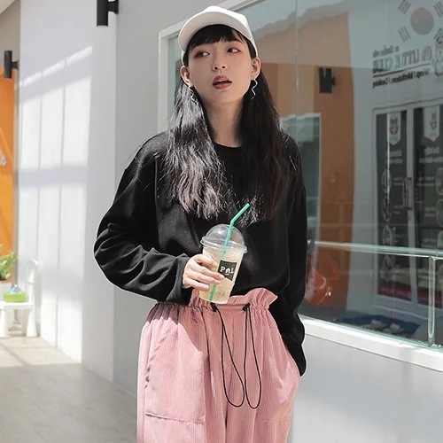  展现|街拍：温文儒雅的小姐姐，展现性感酷雅气质，唯美大气