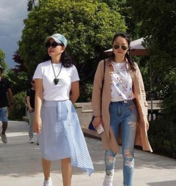 刘晓庆“够狠”，63岁还敢这样穿，网友：这身段只有20多岁吧