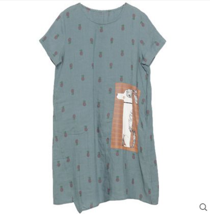 瞧瞧下图的女生,真有眼光,相中这么清爽又时尚的连衣裙