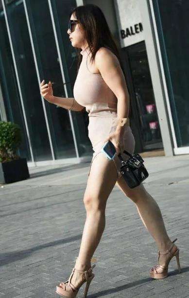 街拍: 如果图8给你做女朋友, 你们愿意吗?