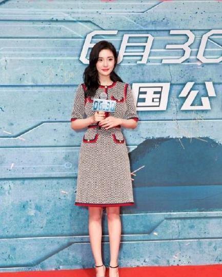 杨幂撞衫凯特王妃同一件衣服, 却穿出两种截然不同的风格