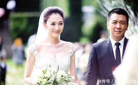 『好友』嫁给大自己很多的明星,李小冉与16年好友结婚,左小青成富太