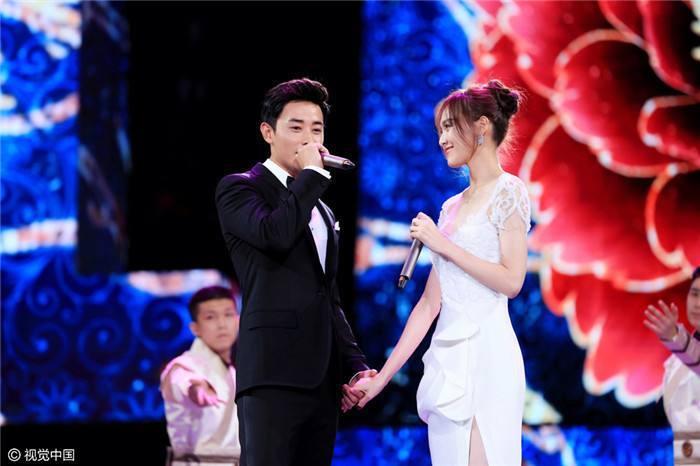 唐嫣罗晋低调现身民政局领证，谣言不攻自破，杨幂：恭喜