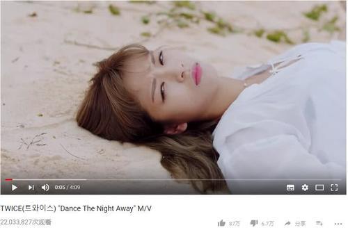 TWICE首次夏日回归MV尺度大突破！性感泳装秀出傲人魔鬼身材