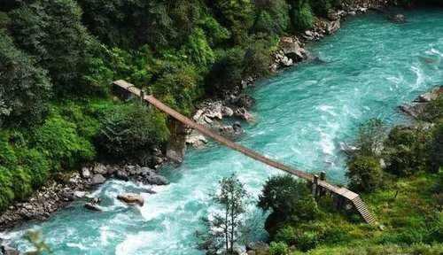 独龙江公路翻越高黎贡山，闯入怒江峡谷最后一个秘境，世外桃源！