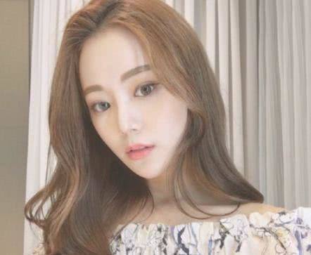 大卷长发适合什么发色?这5款发色显白修颜轻松美出新高度!