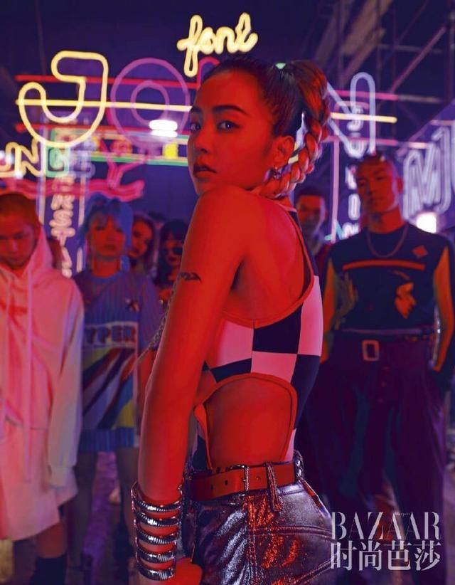 蔡依林真大胆穿衣只遮重点部位,网友:下面勒的不疼吗