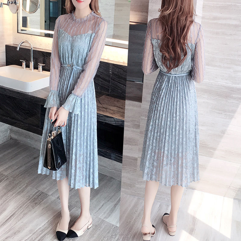 明明只有33岁，别打扮像大妈，瞧瞧下图女人穿的裙装，美不可言