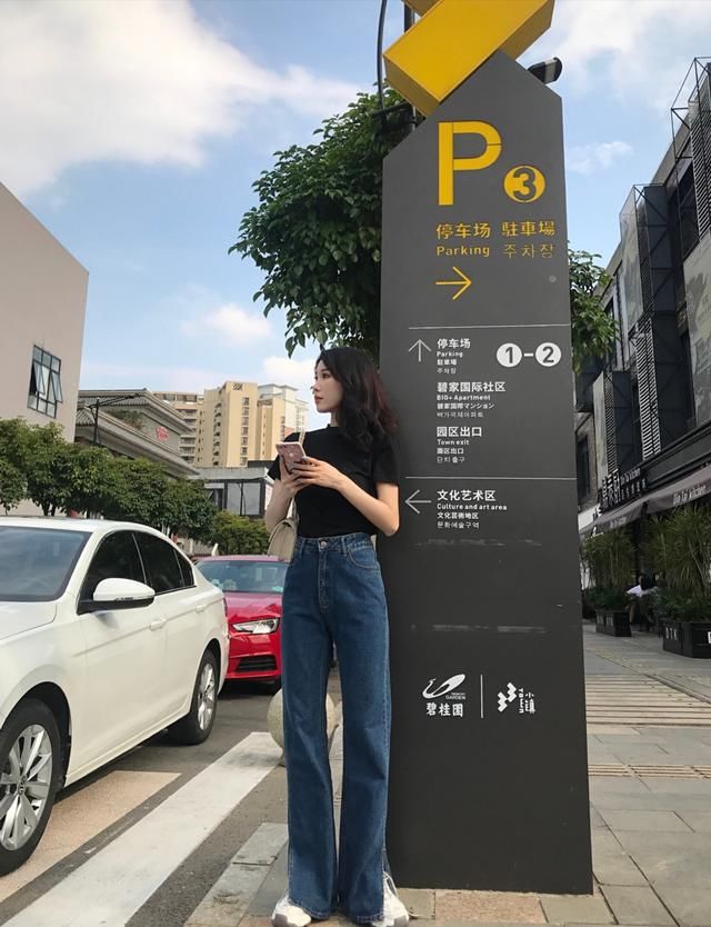  『阔腿裤』小个子女生一定要拥有的4款裤子，超显腿长，轻松拥有“大长腿”