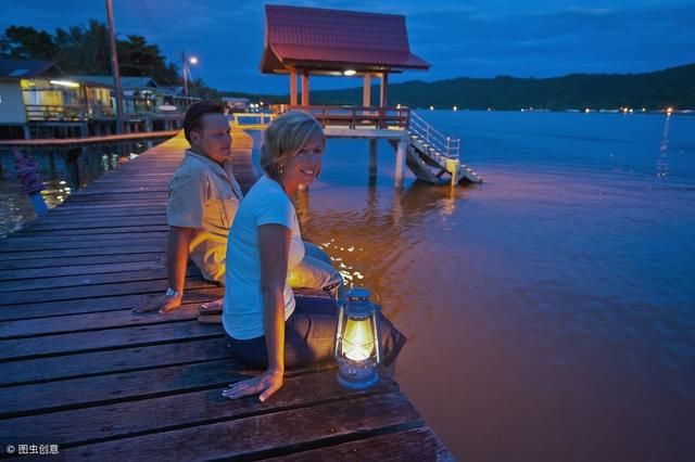 面积比上海还小，建国35年成亚洲最富有国家，却是滴酒不沾的国度