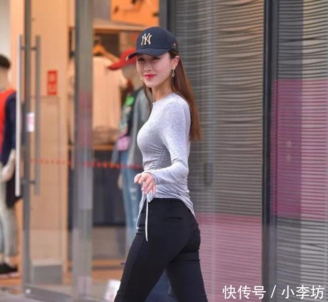 大方优雅的打底裤搭配，秀出窈窕身材，好看极了！