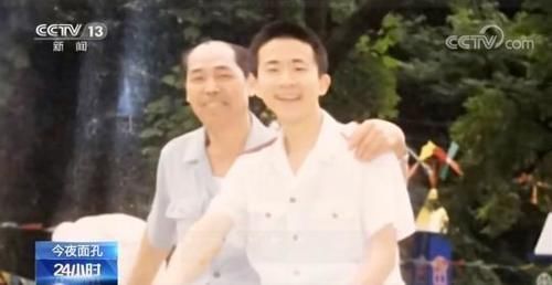  名副其实|列车长还能“带货”？这趟火车上挂着价目表