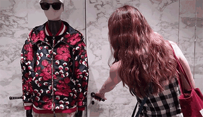 亲身示范丨原来真的可以在试衣间自拍出时尚芭莎封面!