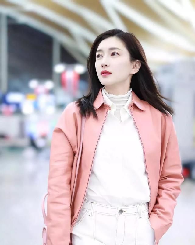  『经典蓝』必看!2020年春夏流行色出来了,早穿早美!
