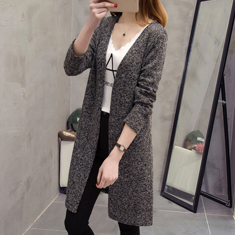过时的羊绒大衣别穿了，今年流行这样的秋装外套，洋气显瘦美