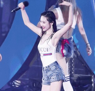 女爱豆那么多，凭什么她是“南韩第一腿精”？