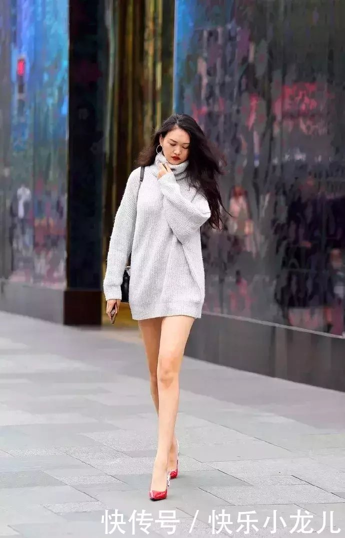 【设计】街拍:女生搭配高跟鞋,带着时尚与魅力的姿态